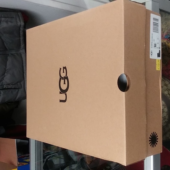 Ugg W Classic Mini UGG Rubber Logo - Picture 2 of 9